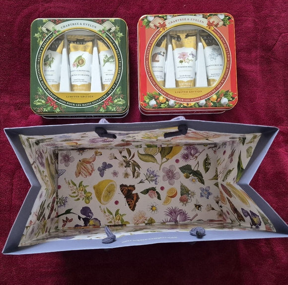 Crabtree & Evelyn Limited Edition Hand Therapy Holiday Gift Sets & Bag - Picture 3 of 4